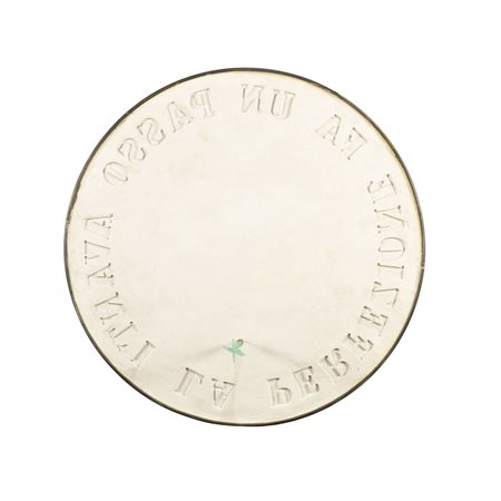 H. H. Lim (Malesia 1954) "La perfezione fa un passo avanti" 2000 diametro 50,5 cm.