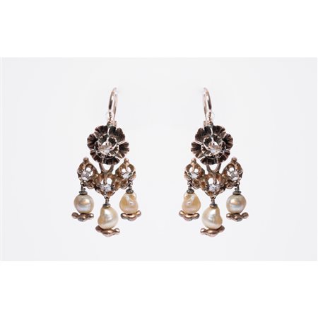 ORECCHINI in oro giallo 9 KT con diamanti e perline