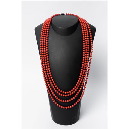 COLLANA a 4 fili di corallo rosso con susta in oro 18 KT