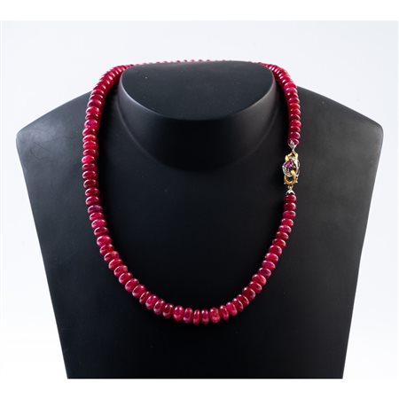 COLLANA di rubini con susta in oro 18 KT e diamanti