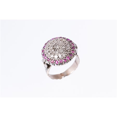 ANELLO a toppa in oro 9 KT e argento con diamanti e rubini