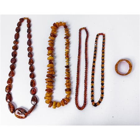 QUATTRO COLLANE E BRACCIALE in ambra