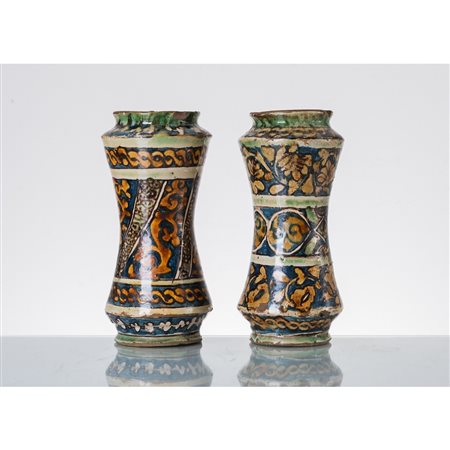 MANIFATTURA SICILIANA DEL XVII SECOLO, Coppia di albarelli