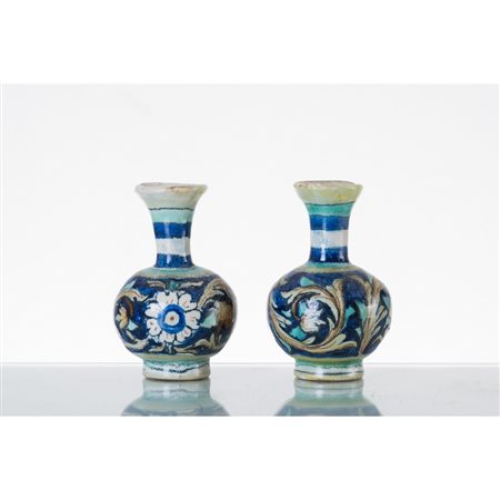 MANIFATTURA CALTAGIRONE FINE XIX SECOLO, Coppia piccoli vasi