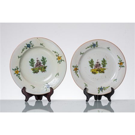 MANIFATTURA ITALIANA DEL XIX SECOLO, Coppia di piatti