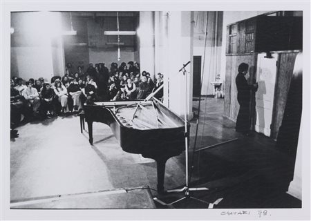Giuseppe Chiari (Firenze, 1926 - 2007) Lezione di musica 1979 Fotografia...