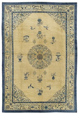 Tappeto Pekino, Cina, fine secolo XIX. Decoro con ideogramma della felicità in