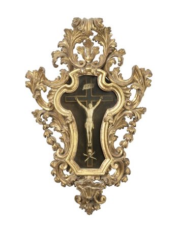 Arte del secolo XVIII. Acquasantiera in legno intagliato, dorato e traforato a