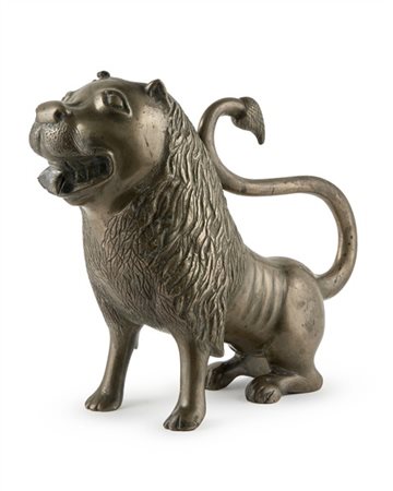 Antico acquamanile in bronzo in forma di leone (cm 23x19) (difetti e mancanze)