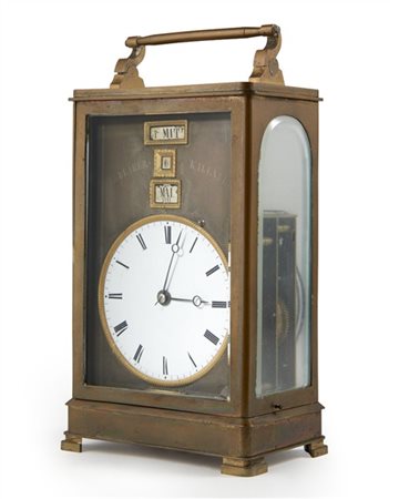 Grande officier in ottone e vetro di forma parallelepipeda. Mostra con quadrant