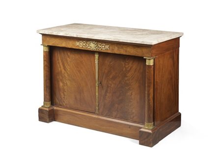 JACOB FRERES RUE MESLEE 
Commode "à vantaux" impiallacciata in mogano e piuma d