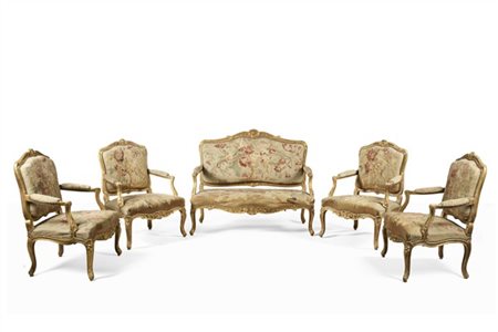 Fornitura da salotto in legno intagliato e dorato con decoro a volute fogliate