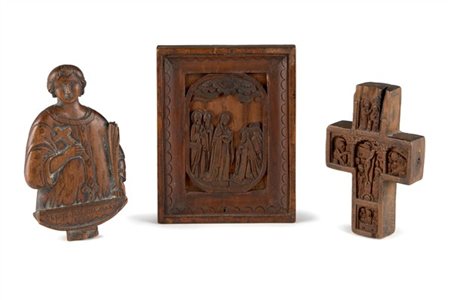 Arte armena, secolo XIX. Lotto di tre manufatti religiosi in bosso e legni vari