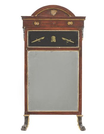 Caminiera in mogano sormontata da riserva in vetro eglomizzato decorata da fiac