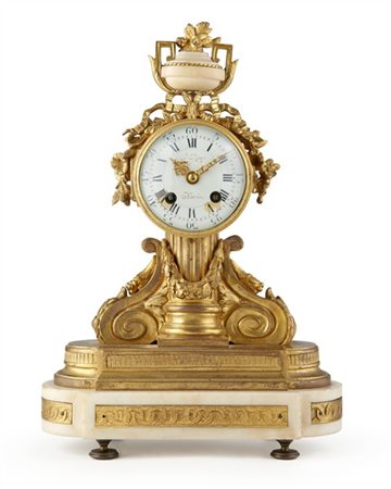 Le Roi, Paris. 
Pendola da appoggio in bronzo dorato e alabastro con quadrante