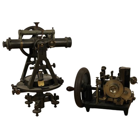 Teodolite e ricevitore telegrafico Morse