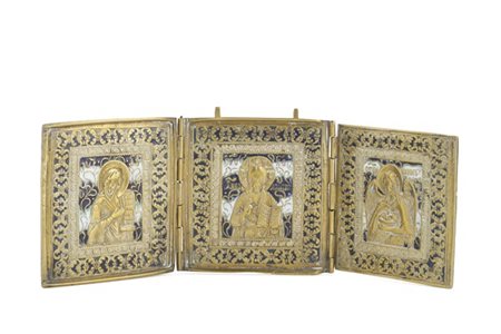 Arte russa, secolo XIX. Trittico da viaggio in bronzo dorato e smalti policromi