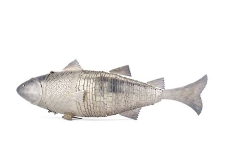 Besamim in argento a forma di pesce con corpo snodabile e cesellature a squame