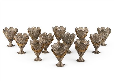 Manifattura dell'Impero Ottomano, secolo XIX. Collezione di dodici zarfs (porta