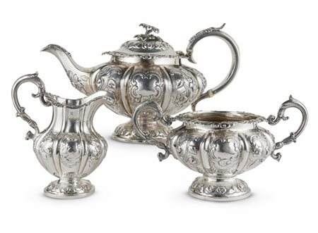Lotto in argento composto da teiera, zuccheriera e lattiera riccamente decorati