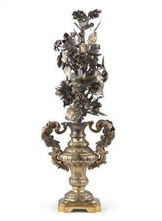 Portapalme in argento vermeil con fiori e foglie sbalzate e cesellate e petali