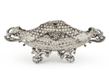 Piccolo cestino in argento traforato decorato nella bordura a grappoli d'uva e