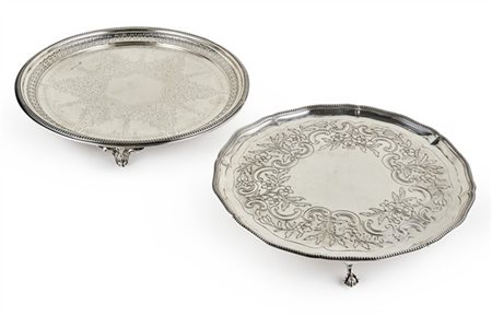 Lotto in argento composto da un salver con profilo mistilineo perlinato, cavett