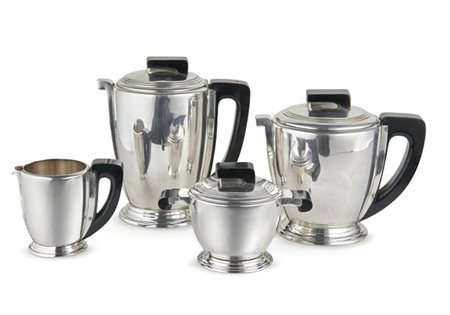 Servizio da tè e caffè in argento liscio con bordure scanalate e anse in legno