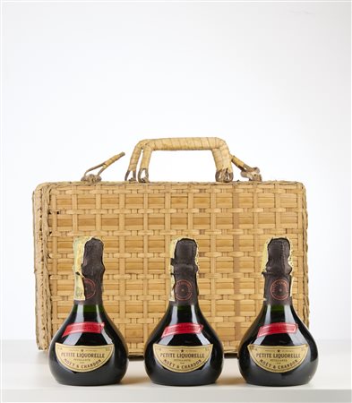 MOET & CHANDON - Cesta contenente 3 Petite Liquorelle Petillante.