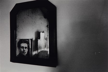 Gianni Berengo Gardin (1930 - 2025)  - Luzzara, Emilia Romagna, dalla serie "Dentro le case", 1976