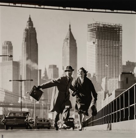 Norman Parkinson (1913 - 1990)  - New York, East River Drive. Robin Miller and Pippa Diggle, South Street Viaduct beneath Manhattan Bridge, 1960