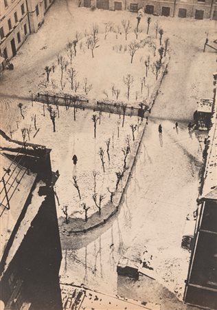 Alexander Rodchenko (1891 - 1956)  - Courtyard from above, 1926