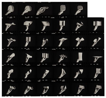 Mario Cresci (1942)  - Dalla serie "Misurazioni (Ostensioni)", 1977