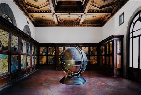 Candida Höfer (1944)  - Historisch-Geografischer Schul-Atlas, 2008