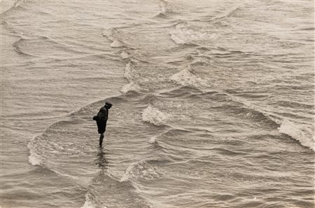 Elliott Erwitt (1928 - 2023)  - Waves, Brighton, 1956