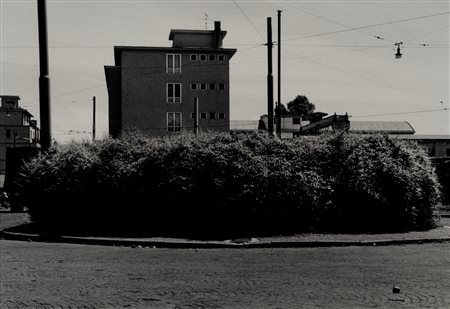 Gabriele Basilico (1944 - 2013)  - Milano, Ritratti di fabbriche. Piazza Cacciatori delle Alpi, 1979