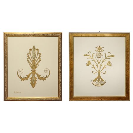 Coppia di ricami in oro all'interno di cornici in legno dorate