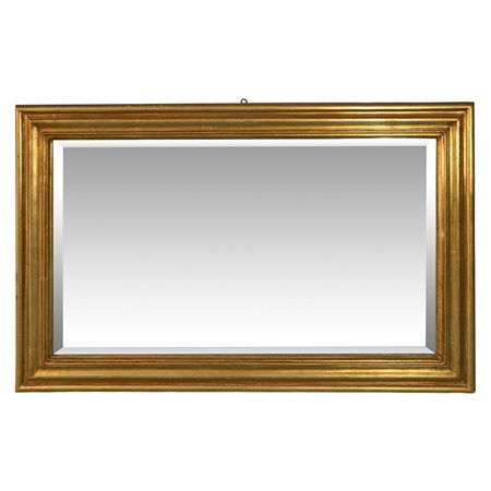 Grande specchiera rettangolare entro cornice dorata