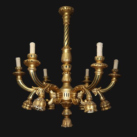 Lampadario in legno dorato