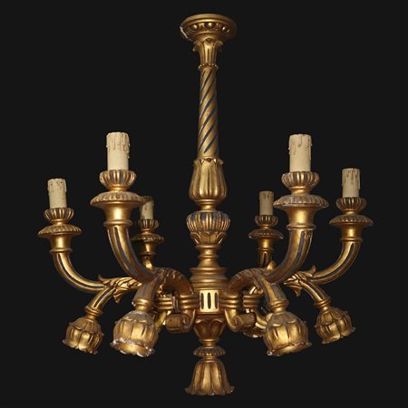 Lampadario in legno dorato