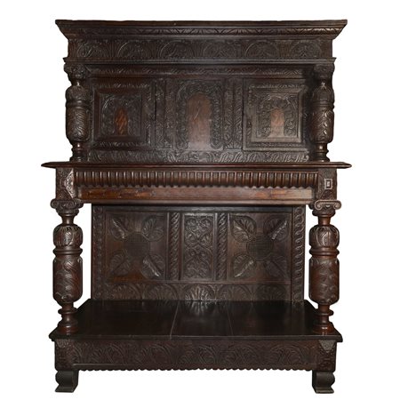 Mobile a doppio corpo di gusto neorinascimentale interamente intagliato e scolpito, fine 19°  secolo