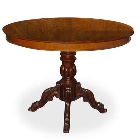 Tavolo da centro con piede a quattro razze