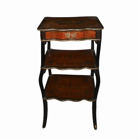 Piccolo tavolinetto etagere a 3 ripiani, con intarsi