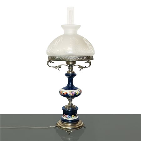 Lume in porcellana blu e bianca e decorazione floreale con inserti in metallo