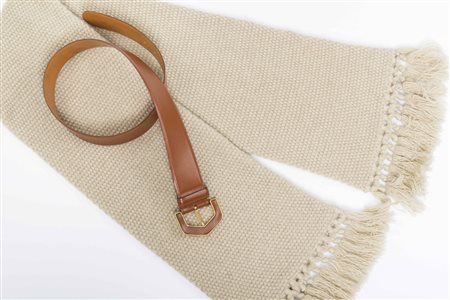 Lotto composto da una sciarpa in cachemire di Valentino Boutique e una...