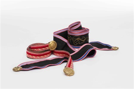 Emanuel Ungaro: lotto composto da una fascia in tessuto nero con bordi blu,...