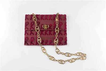 Roberta di Camerino: busta in tela logata con chiusura e tracolla color oro,...