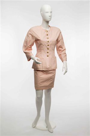Chanel Boutique: tailleur in cotone rosa con bottoni gioiello, tg 36
