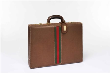 Gucci: borsa ventiquattrore in pelle color cuoio con banda verde e rossa,...