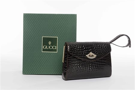 Gucci: borsa con tracolla in coccodrillo color cioccolato (due piccoli...